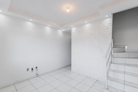 Casa para alugar com 85m², 2 quartos e 2 vagas Casa para alugar com 85m², 2 quartos e 2 vagasSala