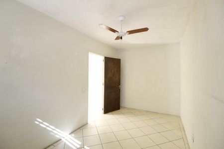 Banheiro de apartamento à venda com 1 quarto, 43m² em Jardim do Salso, Porto Alegre