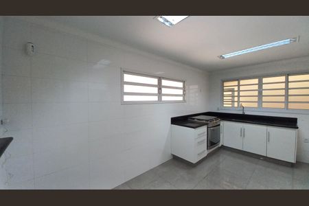 Casa à venda com 352m², 4 quartos e 4 vagasCozinha