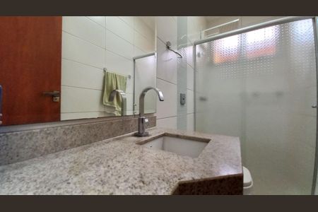 Casa à venda com 352m², 4 quartos e 4 vagasBanheiro Social