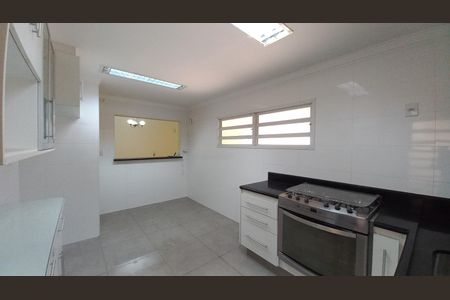 Casa à venda com 352m², 4 quartos e 4 vagasCozinha