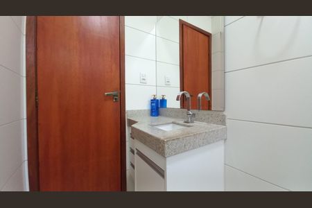 Casa à venda com 352m², 4 quartos e 4 vagasBanheiro Social