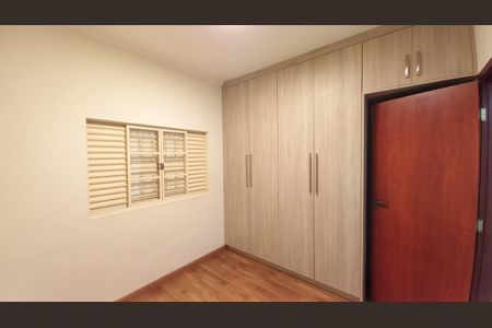 Casa à venda com 352m², 4 quartos e 4 vagasQuarto 2