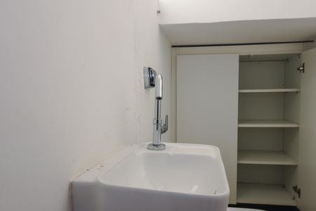 Casa de condomínio à venda com 300m², 4 quartos e 2 vagas Casa de condomínio à venda com 300m², 4 quartos e 2 vagasLavabo