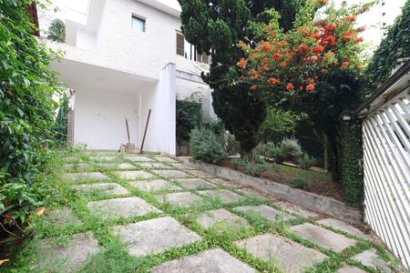 Casa de condomínio à venda com 300m², 4 quartos e 2 vagas Casa de condomínio à venda com 300m², 4 quartos e 2 vagasGaragem