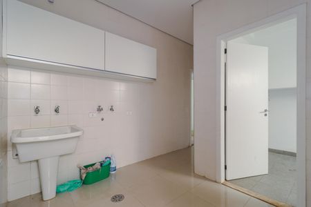 Casa de condomínio à venda com 300m², 4 quartos e 2 vagas Casa de condomínio à venda com 300m², 4 quartos e 2 vagasÁrea de Serviço