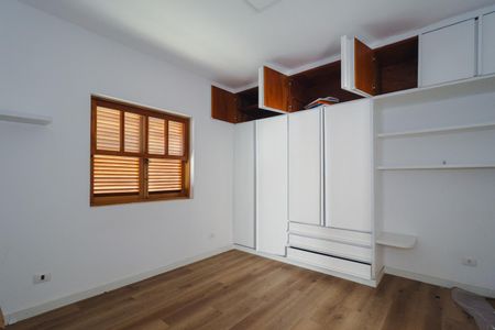 Casa de condomínio à venda com 300m², 4 quartos e 2 vagas Casa de condomínio à venda com 300m², 4 quartos e 2 vagasQuarto 1