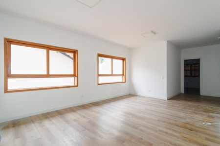 Casa de condomínio à venda com 300m², 4 quartos e 2 vagas Casa de condomínio à venda com 300m², 4 quartos e 2 vagasSala