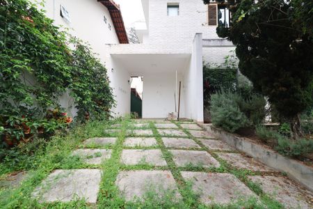 Casa de condomínio à venda com 300m², 4 quartos e 2 vagas Casa de condomínio à venda com 300m², 4 quartos e 2 vagasGaragem