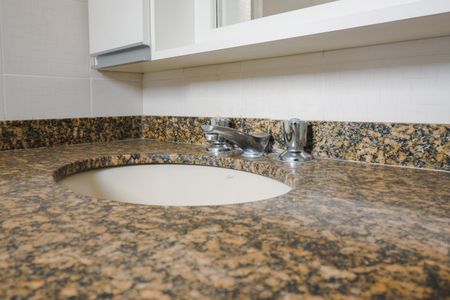 Casa de condomínio à venda com 300m², 4 quartos e 2 vagas Casa de condomínio à venda com 300m², 4 quartos e 2 vagasBanheiro da Suíte 2