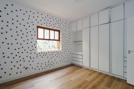 Casa de condomínio à venda com 300m², 4 quartos e 2 vagas Casa de condomínio à venda com 300m², 4 quartos e 2 vagasSuíte 2