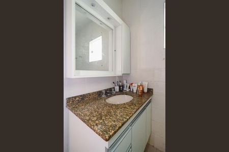 Casa de condomínio à venda com 300m², 4 quartos e 2 vagas Casa de condomínio à venda com 300m², 4 quartos e 2 vagasBanheiro