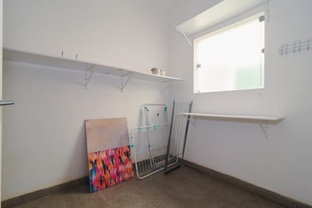 Casa de condomínio à venda com 300m², 4 quartos e 2 vagas Casa de condomínio à venda com 300m², 4 quartos e 2 vagasQuarto de Serviço