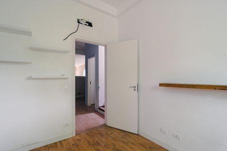 Casa de condomínio à venda com 300m², 4 quartos e 2 vagas Casa de condomínio à venda com 300m², 4 quartos e 2 vagasEscritório