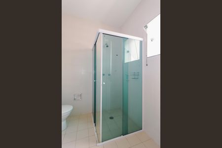 Casa de condomínio à venda com 300m², 4 quartos e 2 vagas Casa de condomínio à venda com 300m², 4 quartos e 2 vagasBanheiro da Suíte 2