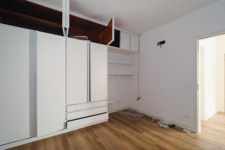 Casa de condomínio à venda com 300m², 4 quartos e 2 vagas Casa de condomínio à venda com 300m², 4 quartos e 2 vagasQuarto 1