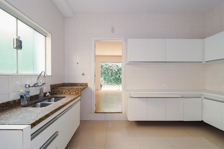 Casa de condomínio à venda com 300m², 4 quartos e 2 vagas Casa de condomínio à venda com 300m², 4 quartos e 2 vagasCozinha