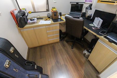 Apartamento à venda com 139m², 3 quartos e 3 vagas Apartamento à venda com 139m², 3 quartos e 3 vagasEscritório