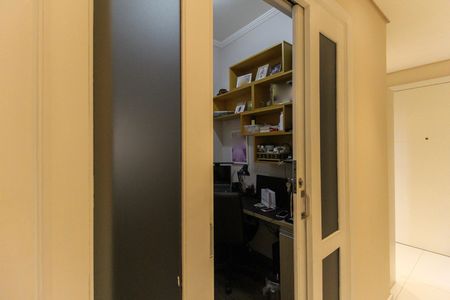 Apartamento à venda com 139m², 3 quartos e 3 vagas Apartamento à venda com 139m², 3 quartos e 3 vagasEscritório