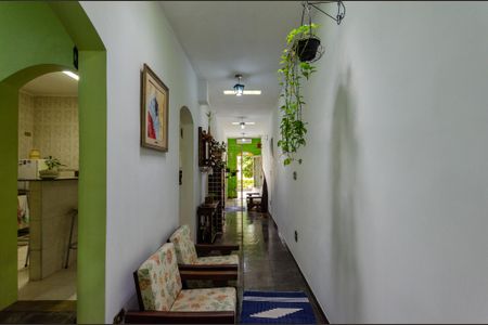 Casa à venda com 100m², 2 quartos e 3 vagas Casa à venda com 100m², 2 quartos e 3 vagasCorredor