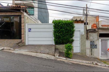 Casa à venda com 100m², 2 quartos e 3 vagas Casa à venda com 100m², 2 quartos e 3 vagasFachada