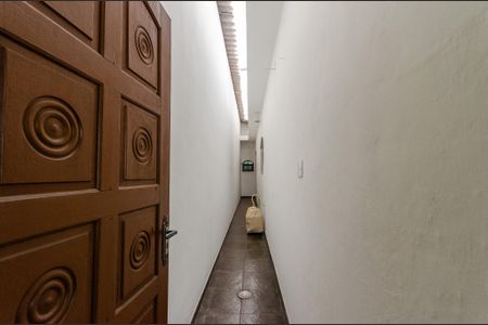 Casa à venda com 100m², 2 quartos e 3 vagas Casa à venda com 100m², 2 quartos e 3 vagasCorredor