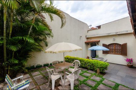 Casa à venda com 100m², 2 quartos e 3 vagas Casa à venda com 100m², 2 quartos e 3 vagasChurrasqueira