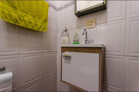 Casa à venda com 100m², 2 quartos e 3 vagas Casa à venda com 100m², 2 quartos e 3 vagasBanheiro da Suíte 2