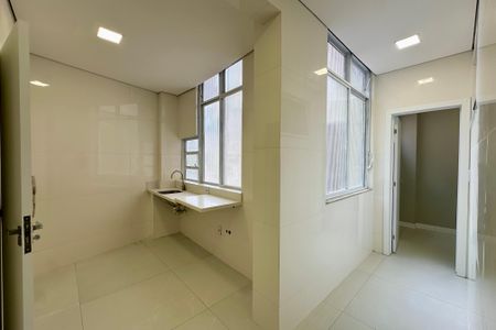 Apartamento à venda com 130m², 3 quartos e sem vagaÁrea de Serviço