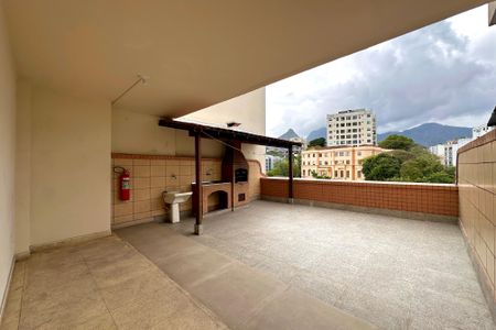 Apartamento à venda com 130m², 3 quartos e sem vagaÁrea comum