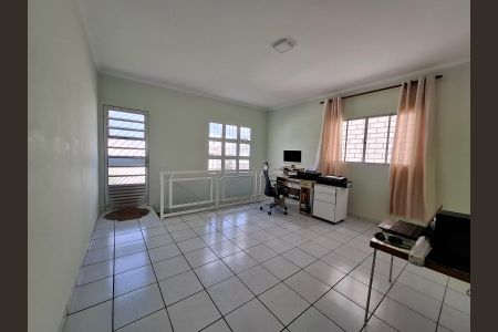 Casa à venda com 200m², 4 quartos e 2 vagasEscritório