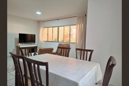 Sala de casa à venda com 4 quartos, 200m² em Jardim Luanda, São Paulo