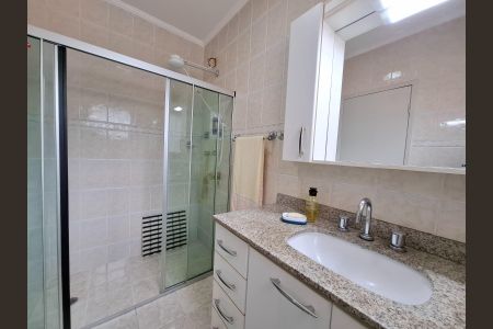 Casa à venda com 200m², 4 quartos e 2 vagasBanheiro