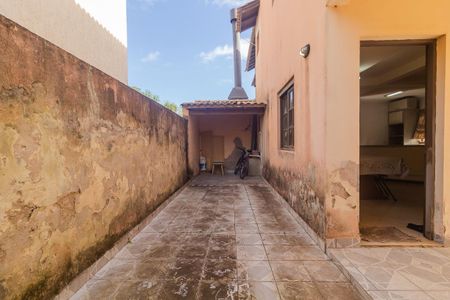 Casa à venda com 175m², 4 quartos e 1 vaga Casa à venda com 175m², 4 quartos e 1 vagaGaragem