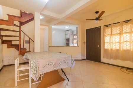 Casa à venda com 175m², 4 quartos e 1 vaga Casa à venda com 175m², 4 quartos e 1 vagaSala