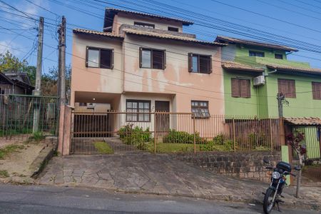 Casa à venda com 175m², 4 quartos e 1 vaga Casa à venda com 175m², 4 quartos e 1 vagaFachada