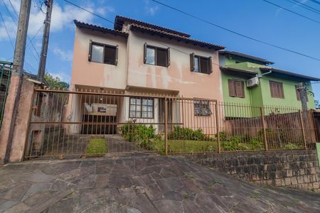 Casa à venda com 175m², 4 quartos e 1 vaga Casa à venda com 175m², 4 quartos e 1 vagaFachada