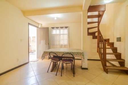 Casa à venda com 175m², 4 quartos e 1 vaga Casa à venda com 175m², 4 quartos e 1 vagaSala