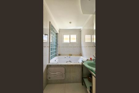 Casa à venda com 297m², 4 quartos e 2 vagasBanheiro 1