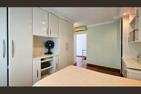 Casa à venda com 297m², 4 quartos e 2 vagasQuarto 4