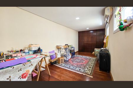 Casa à venda com 297m², 4 quartos e 2 vagasQuarto 1