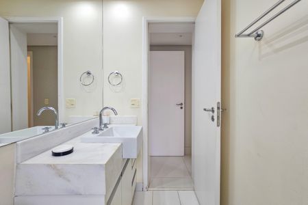 Apartamento para alugar com 133m², 3 quartos e 3 vagas Apartamento para alugar com 133m², 3 quartos e 3 vagasBanheiro