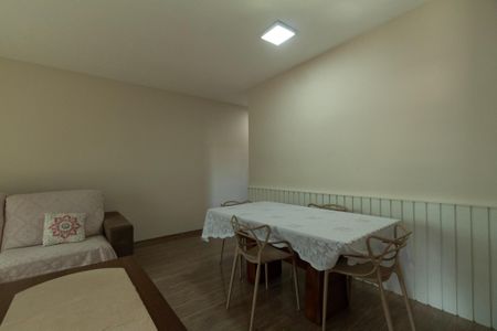 Apartamento para alugar com 75m², 2 quartos e 1 vagaSala