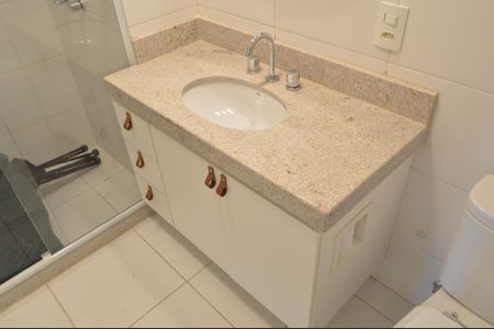 Apartamento para alugar com 79m², 2 quartos e 1 vaga Apartamento para alugar com 79m², 2 quartos e 1 vagaBanheiro da Suíte 2