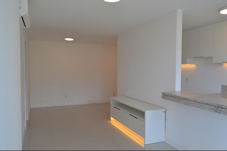 Sala de apartamento para alugar com 2 quartos, 79m² em Barra Olímpica, Rio de Janeiro