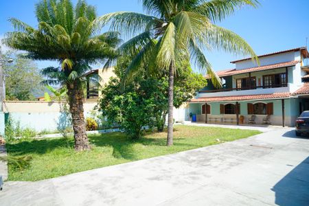 Casa à venda com 450m², 3 quartos e 8 vagasQuintal