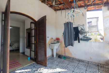 Casa à venda com 170m², 3 quartos e 2 vagas Casa à venda com 170m², 3 quartos e 2 vagasVaranda