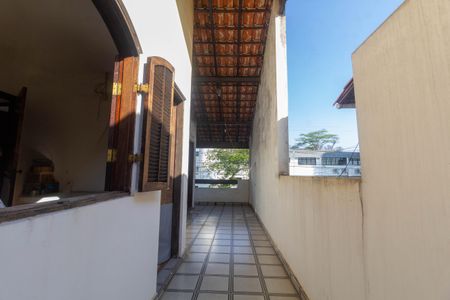 Casa à venda com 170m², 3 quartos e 2 vagas Casa à venda com 170m², 3 quartos e 2 vagasVaranda
