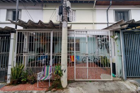 Casa à venda com 120m², 2 quartos e 1 vaga Casa à venda com 120m², 2 quartos e 1 vagaFachada