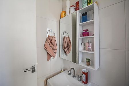 Apartamento à venda com 71m², 3 quartos e 2 vagas Apartamento à venda com 71m², 3 quartos e 2 vagasBanheiro da Suíte